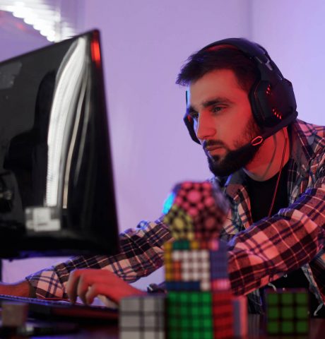 portrait-of-young-bearded-pro-gamer-playing-in-onl-2021-08-30-08-05-29-utc-psr3cayl2xvmkbps3g5gmq9n5gaypxogvi2idemz7k